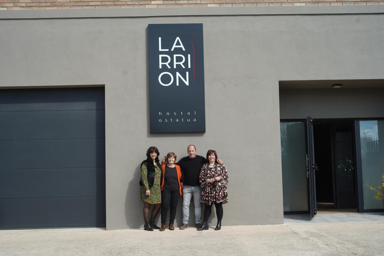 Larrion Hostal - Ostatua Bagian luar foto