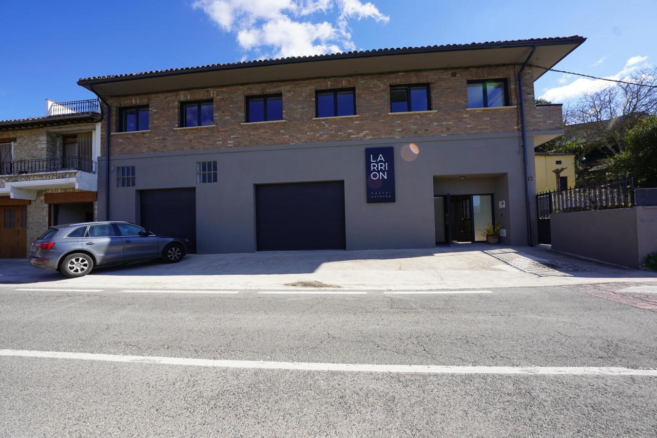 Larrion Hostal - Ostatua Bagian luar foto